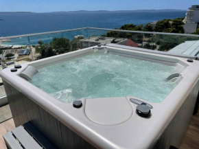 Luxe 2 hot tubes with views near beach